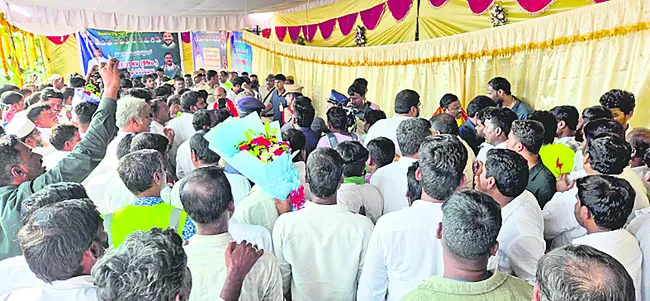 పోలీసులపై  డిప్యూటీ సీఎం ఆగ్రహం 