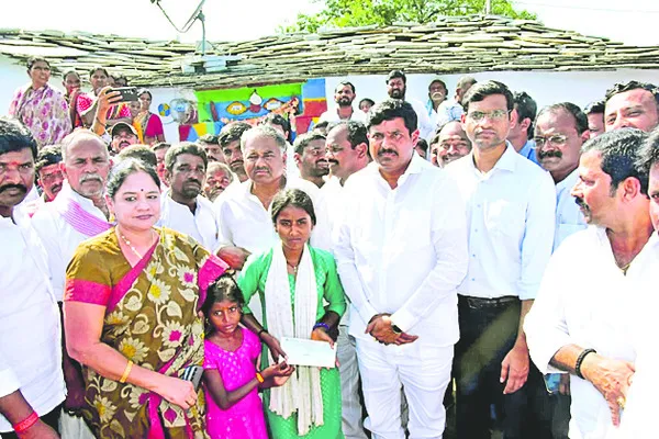 అధైర్యపడొద్దు అండగా ఉంటాం 