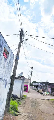 పగలే విద్యుత్‌ వెలుగులు 