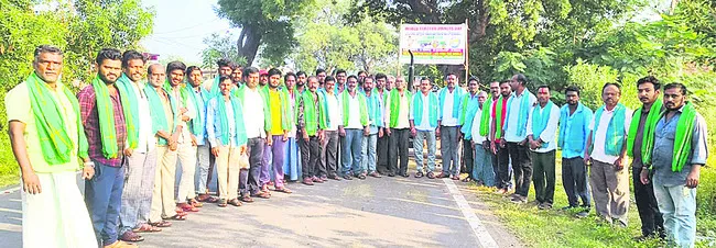 ట్రాక్టర్‌ సేవలు.. ఉపాధికి బాటలు