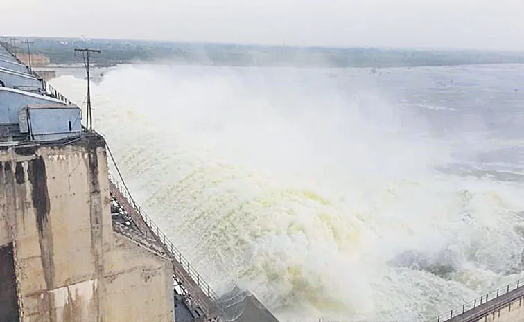 పాత రికార్డులను తోడేసిన వరద