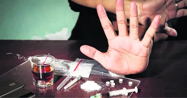 యువత.. పెడదారి