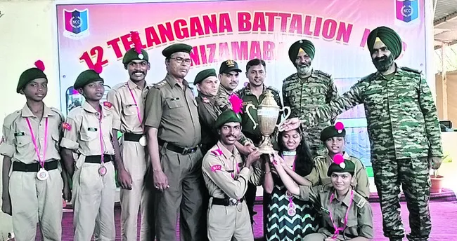 యువత దేశభక్తి కలిగి ఉండాలి