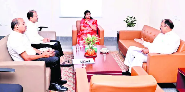 డెయిరీ అనుమతుల  ప్రక్రియను పూర్తి చేయాలి