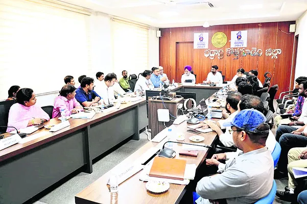 ఆరోగ్య సేవలపై సీఆర్‌ఎం సమీక్ష