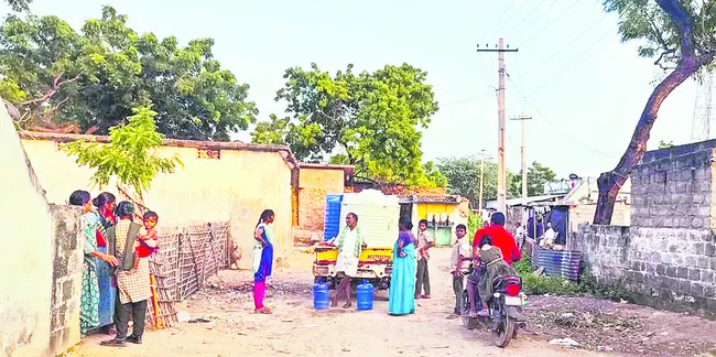 బడుగులేరులో భయం..భయం 