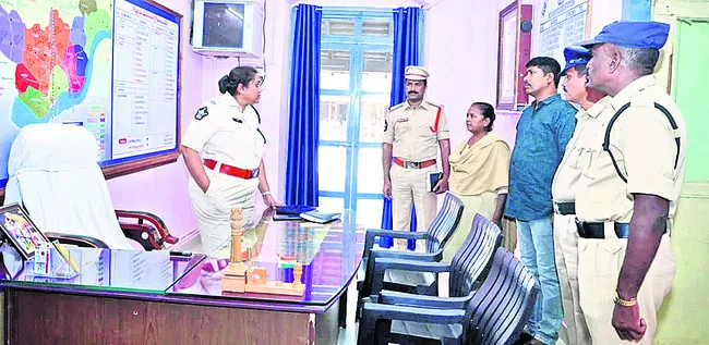 సమస్య వినండి.. ధైర్యం చెప్పండి 