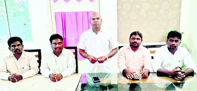 ‘అయోమయంలో రజకులు’ 
