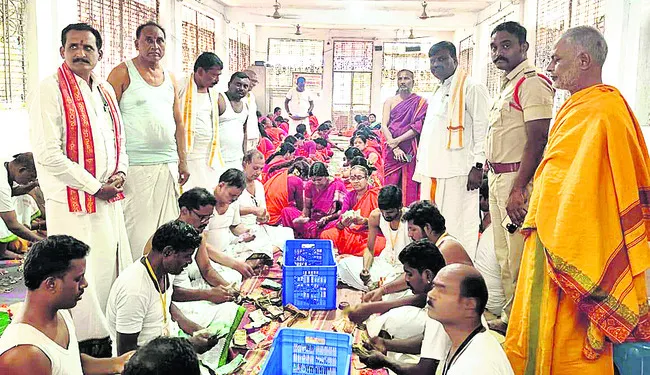 గూడెం ఆలయ హుండీలు లెక్కింపు