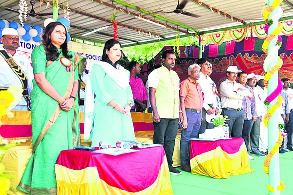 విద్యార్థులు క్రీడల్లోనూ రాణించాలి