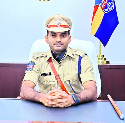 సైబర్‌ మోసాలపై అప్రమత్తం