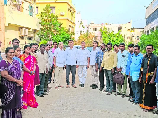 హౌసింగ్‌ ఉద్యోగుల సమస్యలపై వినతి 