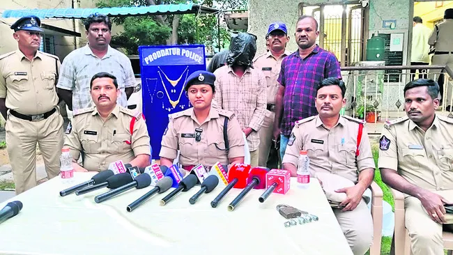 ఘరానా దొంగ అరెస్టు 