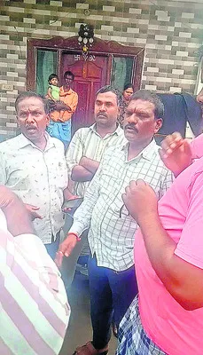 బిల్లులు కడతారా.. విద్యుత్‌ కట్‌ చేయమంటారా? 