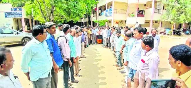 జీతాలు చెల్లించండి సార్‌ 