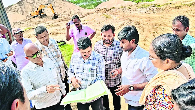 ఇసుక స్టాక్‌ పాయింట్ల తనిఖీ 