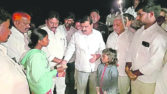 బాధితులకు అండగా ఉంటాం 