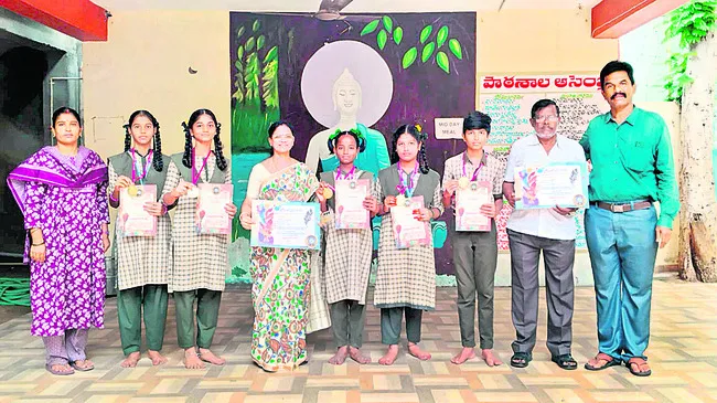 ఇంటర్నేషనల్‌ లెవెల్‌ డ్రాయింగ్‌ పోటీల్లో ప్రతిభ