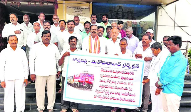 పరిహారం ఇవ్వాలని ఆందోళన