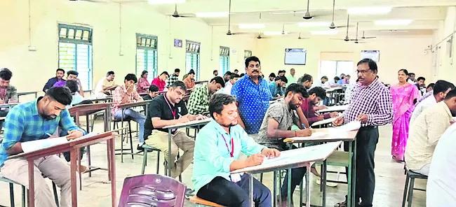 సర్టిఫికెట్‌ కోర్సుల విద్యార్థులకు పరీక్షలు 