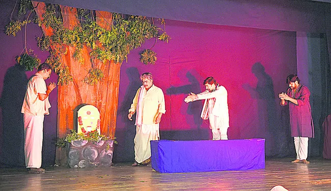 ప్రారంభమైన నాటిక పోటీలు 