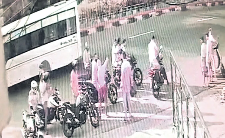 YSRCP student wing district president Kondareddy and two others arrested