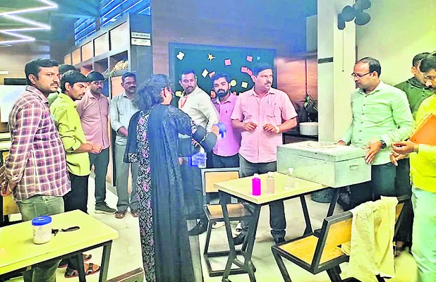 లోకాయుక్తకు చిక్కిన హెడ్‌కానిస్టేబుల్‌ 