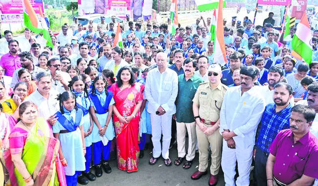 ఐక్యతకు ప్రతీక వందేమాతరం 