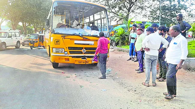 కాలేజీ బస్సులు ఢీ 
