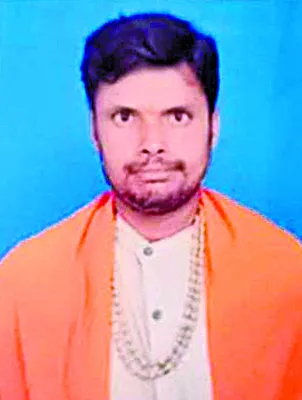 రోడ్డు ప్రమాదంలో ఆలయ అర్చకుడు మృతి 