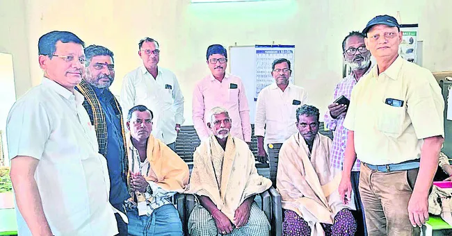 అన్నదమ్ములు ఆదర్శనీయులు 