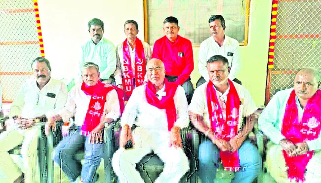 తుపాను బాధితులను ఆదుకోవాలి