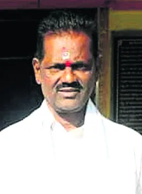 ఎగ్లాస్‌పూర్‌ కారోబార్‌ హఠాన్మరణం 