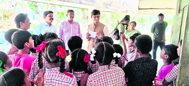 విద్యార్థుల హాజరుశాతాన్ని పెంచాలి 