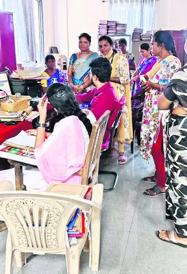 క్వారీ కేటాయించకుండా ఇబ్బందులు.. 