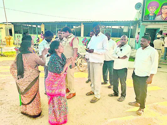 విద్యార్థి ఆత్మహత్యపై పాఠశాలలో ఉద్రిక్తత