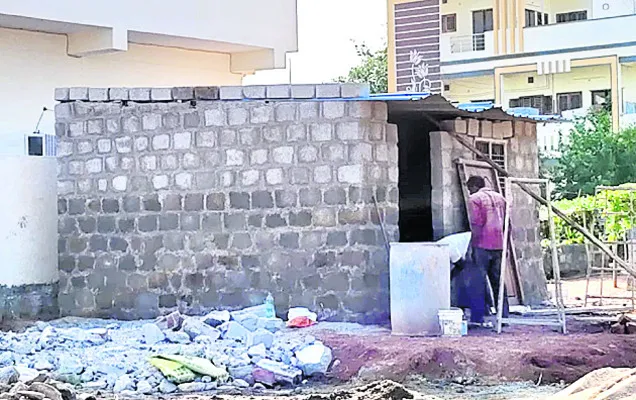 ప్రభుత్వ భూమిలో రేకుల షెడ్డు