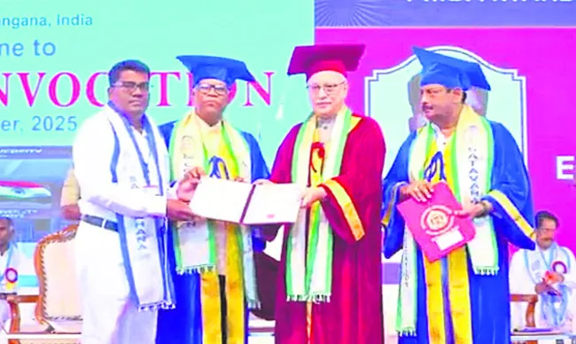 లెక్చరర్‌ తిరుపతికి డాక్టరేట్‌
