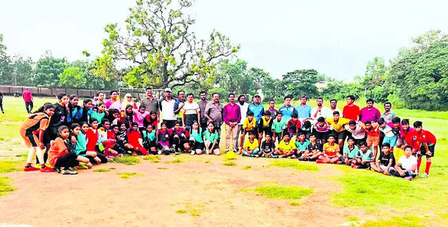 జిల్లా ఫుట్‌బాల్‌ బాల,బాలికల జట్లు ఎంపిక 