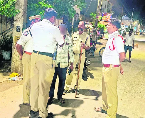 మద్యం మత్తులో.. ఇష్టానుసారంగా.. 