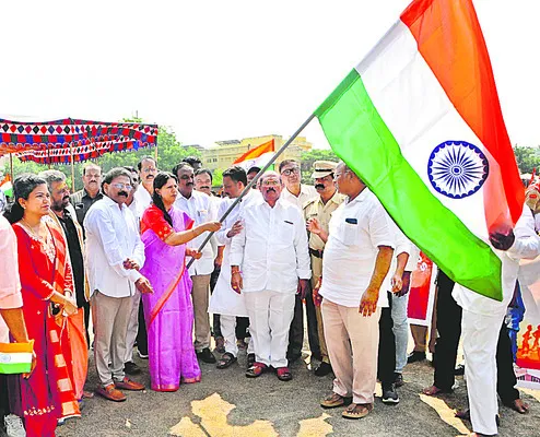 దేశ ఐక్యతా రాగం  వందేమాతరం  