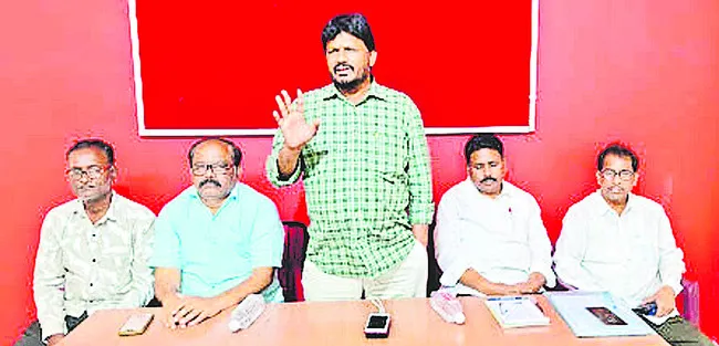 బడా బాబులకు దేశ సంపద