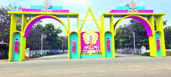 శత జయంతికి రైల్వేస్టేషన్‌ ముస్తాబు 