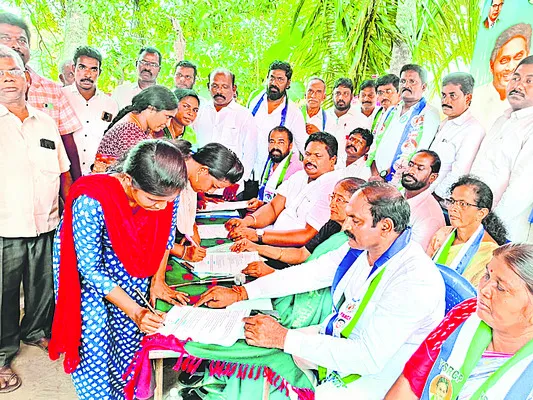 పేదలకు వైద్యం దూరం చేసేందుకు కుట్ర