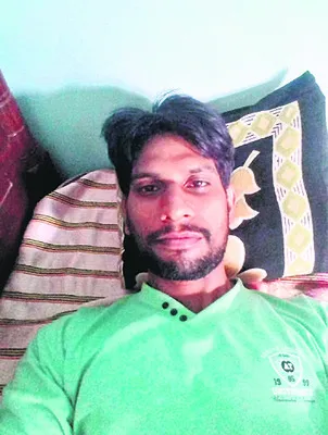 ఆర్థ్ధిక ఇబ్బందులతో ఆటోడ్రైవర్‌ ఆత్మహత్య 