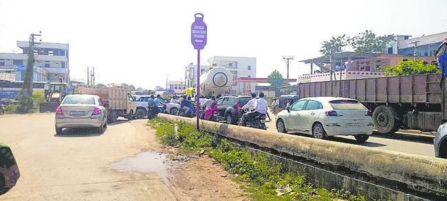 ట్రాఫిక్‌ తంటాలు 