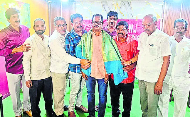 వర్కింగ్‌ జర్నలిస్టుల సంక్షేమానికి ఏపీయూడబ్ల్యూజే కృషి