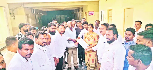 15లోగా పెండింగ్‌ బిల్లులు చెల్లించకపోతే సమ్మె