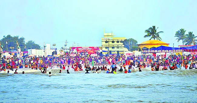 కార్తిక స్నానాలకు సూర్యలంక తీరం ముస్తాబు 