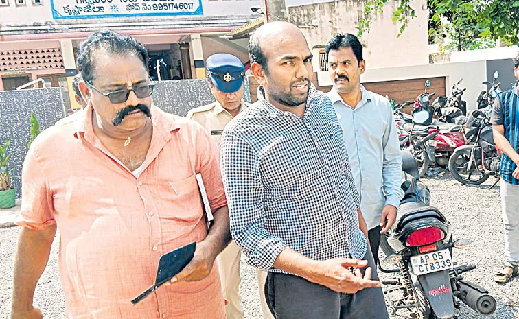 పోలీసులు చిత్రహింసలు పెట్టారు